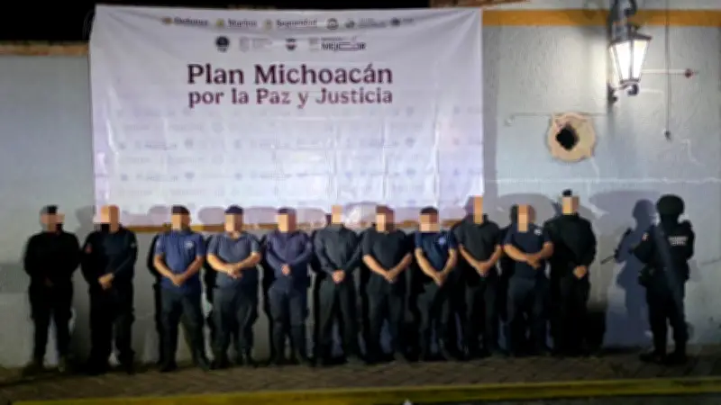 11 policías de Ecuandureo trasladados a penal de alta seguridad por vínculos con el CJNG