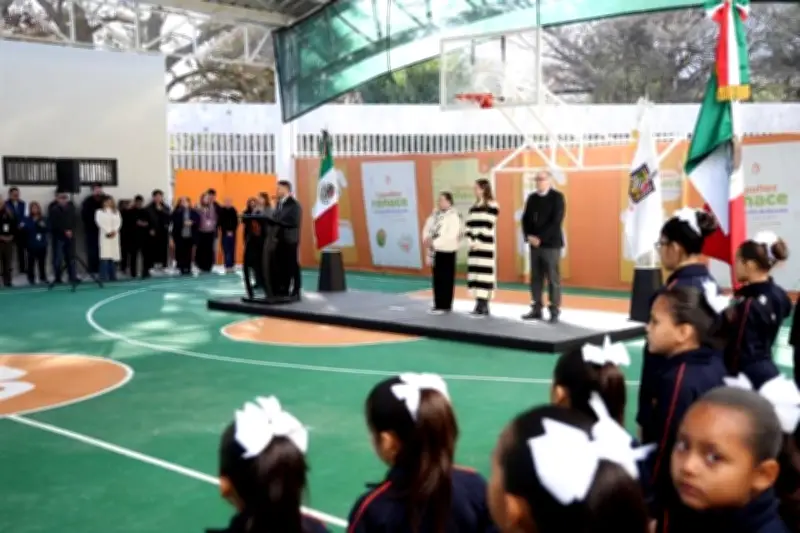 Abanderan a escolta de nueva escuela en Capullos, un símbolo de unidad y orgullo