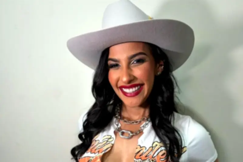 Abogada de 'El Chapo' canta con Alicia Villarreal en evento privado