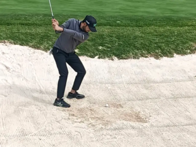 Abraham Ancer brilla en LIV Golf Adelaide: quinto lugar tras ronda de 68 golpes