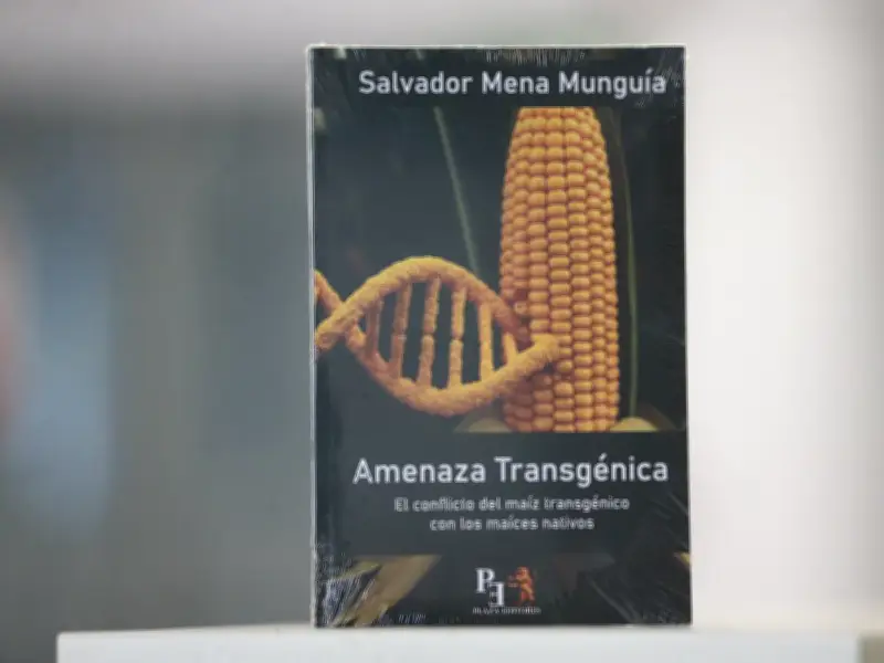 Académico de la UdeG lanza novela de ciencia ficción sobre amenaza del maíz transgénico