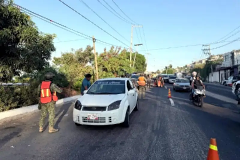 Acapulco amanece paralizado: sin transporte público y sin clases