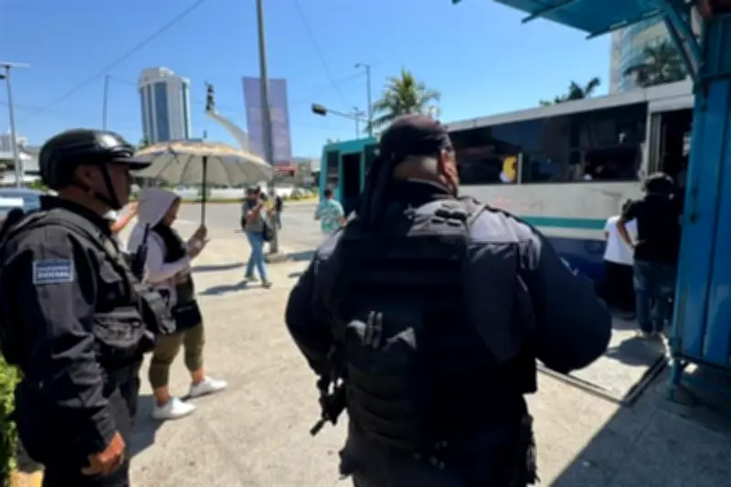 Acapulco enfrenta interrupciones en transporte tras ola de violencia en la ciudad