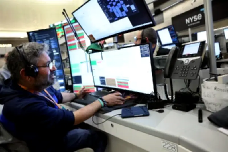 Acciones de Software y Fintech Caen por Temores de Riesgos en Inteligencia Artificial