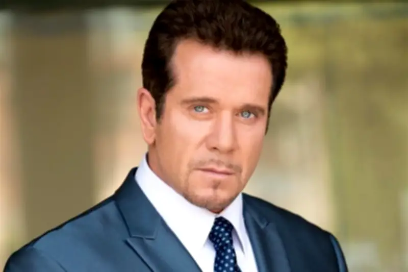 Actor Bobby J. Brown fallece en trágico incendio en un granero