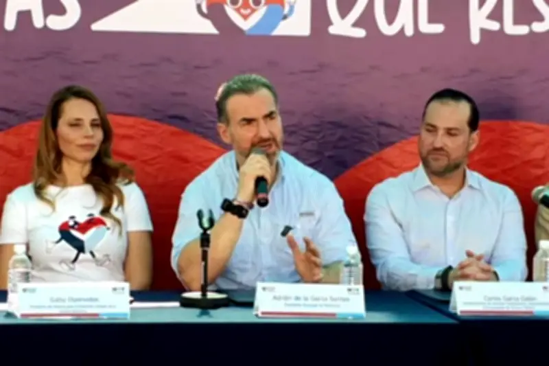 Adrián asegura que programas municipales están garantizados pese a recortes