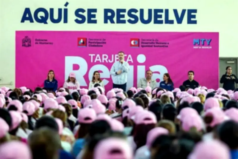 Adrián de la Garza entrega 1,500 tarjetas del Bienestar en Nuevo León