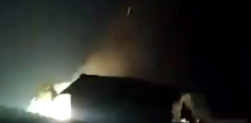 Afganistán ataca posiciones de Pakistán en frontera y captura 15 puestos militares