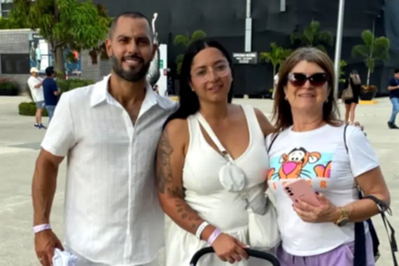 Aficionado colombiano recibe regalo inolvidable de la Selección Mexicana