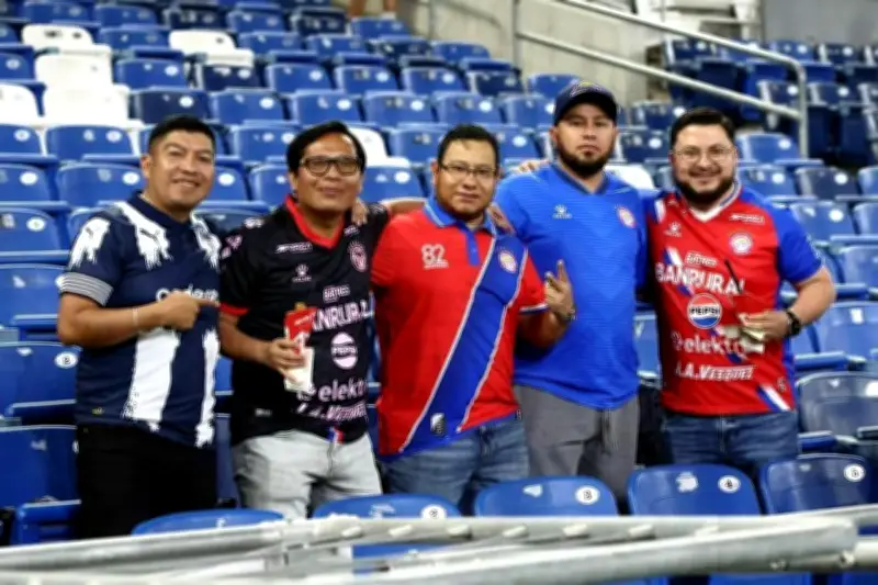 Aficionados de Rayados y Xelajú llenan de color las tribunas del Estadio Monterrey