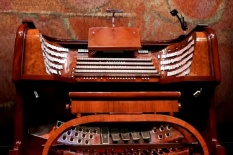 Afina la Voz del Órgano Monumental del Auditorio Nacional de México