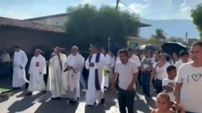 Aguililla, Michoacán: Iglesia y comunidad marchan por la paz tras la caída del 'Mencho'