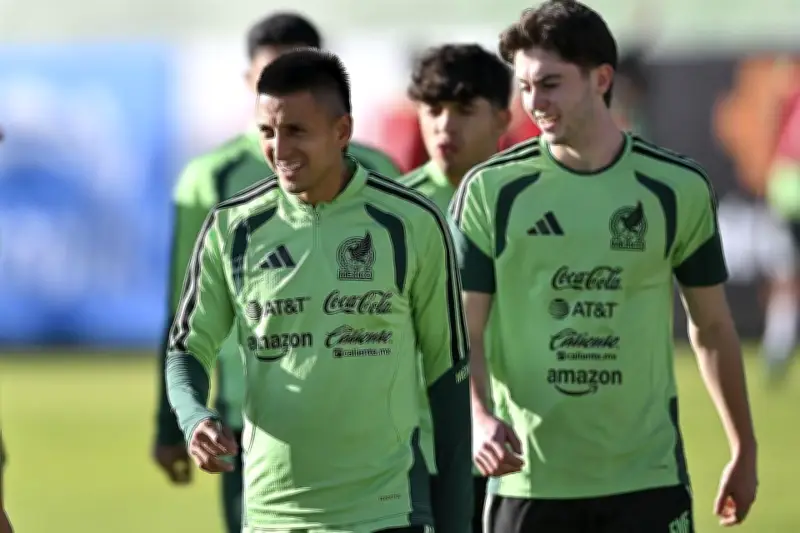 Aguirre alinea un Tri con seis jugadores de Chivas para enfrentar a Islandia