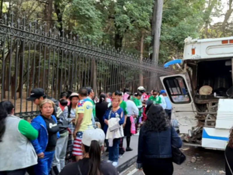 Al menos 10 peregrinos lesionados tras violento choque en Avenida Constituyentes