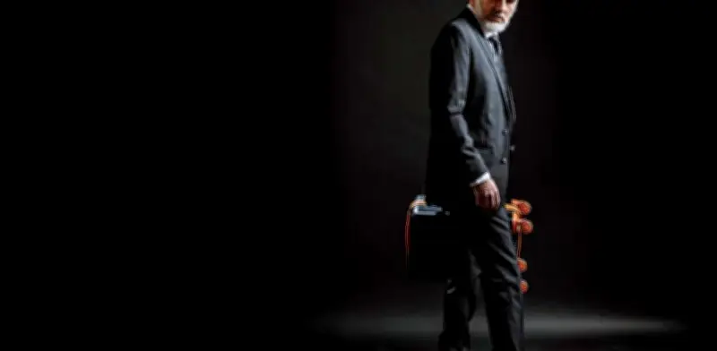 Alberto Lomnitz protagoniza 'Acomodar', monólogo sobre memoria y amor genuino en el Cenart