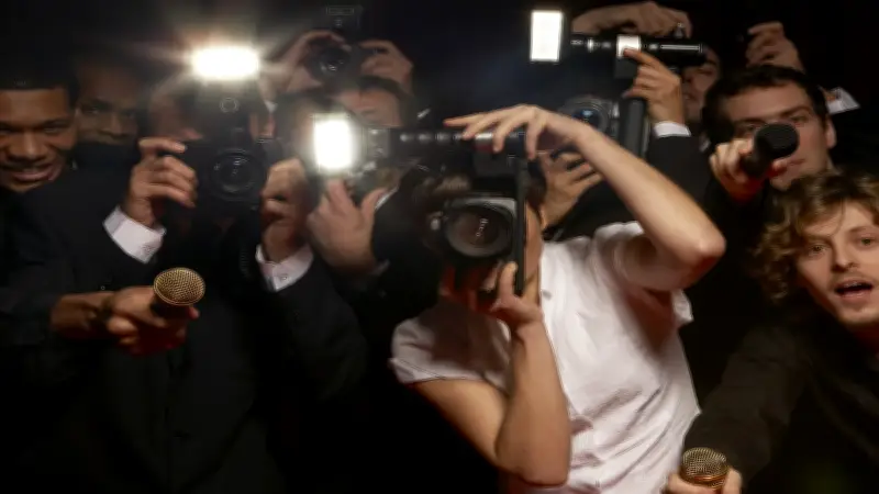 Alcalde de Chignahuapan evade a la prensa tras polémico video con presunto fajo de billetes