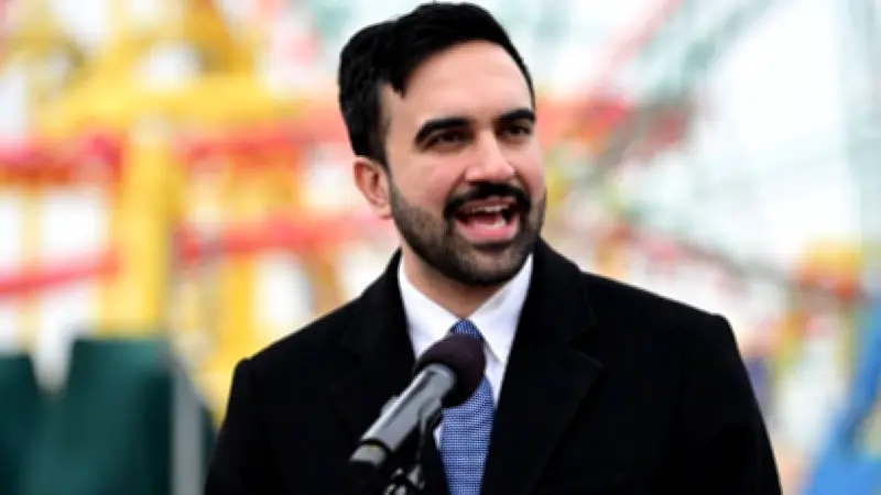 Alcalde de Nueva York insta a migrantes a inscribir a sus hijos en escuela sin importar estatus migratorio