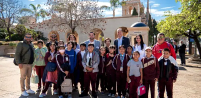 Alcalde de Tijuana acompaña a estudiantes en visita cultural a Museo de San Diego