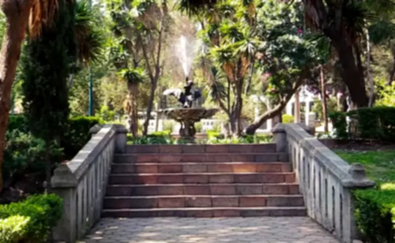 Alcalde Tabe niega privatización del Parque Lira por experiencia inmersiva de Alicia