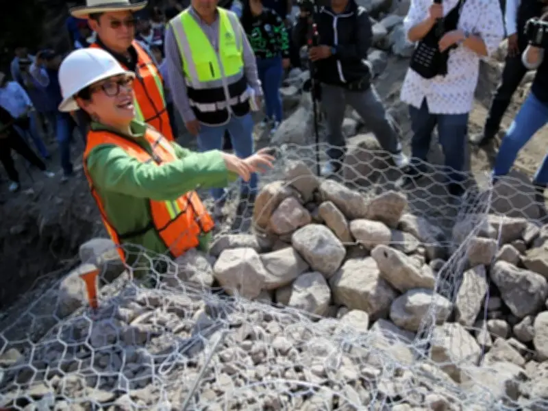 Alcaldesa de Ecatepec supervisa construcción de presa para prevenir inundaciones en San Andrés