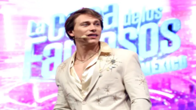 Aldo de Nigris sufre aparatosa caída en carro alegórico del Carnaval de Mazatlán