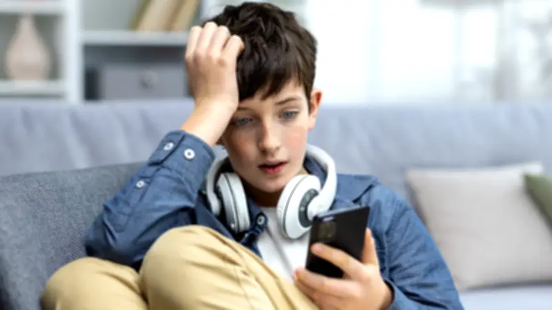 Alerta por la estafa de 'llamada cruzada': engañan a menores para simular secuestros virtuales