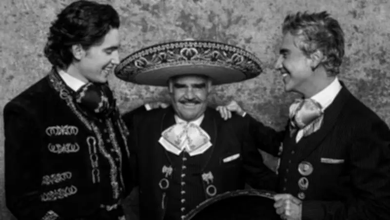 Alex Fernández rinde homenaje a su abuelo Vicente Fernández en su cumpleaños