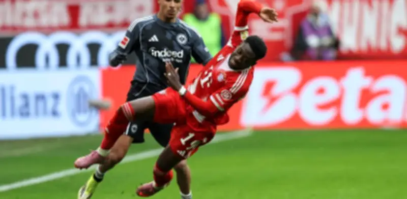 Alphonso Davies vuelve a la enfermería: lesión de tobillo preocupa al Bayern Múnich