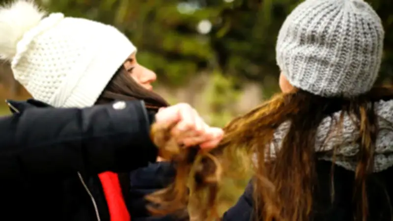 Alumnas de la UAGro protagonizan pelea en Acapulco y video se viraliza en redes
