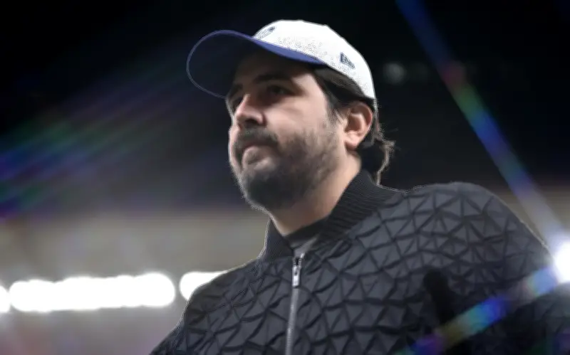 Amaury Vergara ofrece apoyo a 'chivahermano' de 90 años que perdió su casa en incendio