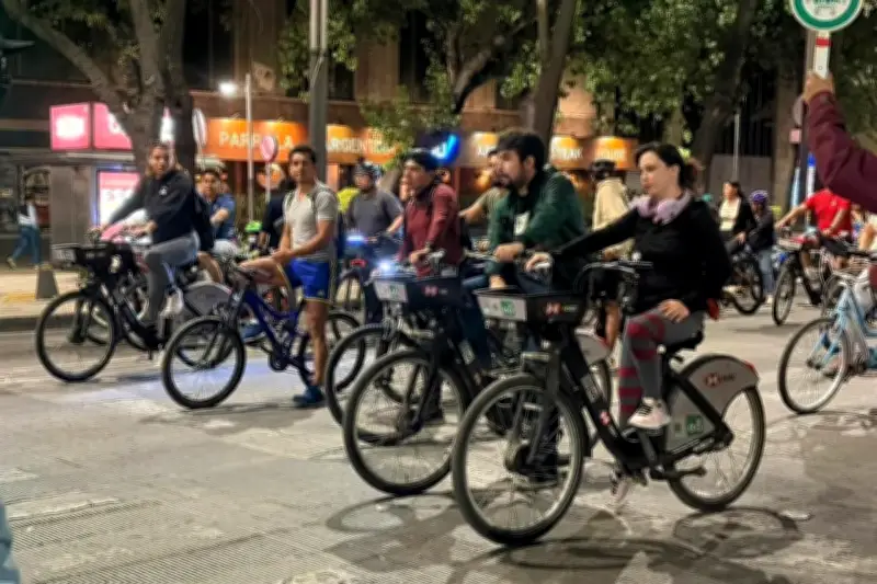 Amor y Amistad sobre Ruedas: Ciclistas Celebran el Día del Amor en la CDMX