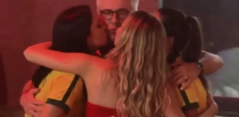 Ancelotti besado en el Carnaval de Brasil; aficionados exigen a Neymar para el Mundial 2026