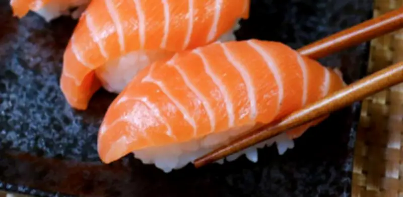 Aprende a preparar nigiris de salmón en casa con esta receta fácil y auténtica