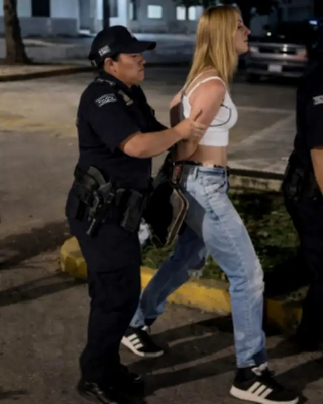 Arrestan a mujer por agredir a therians en reunión masiva en Mérida tras arrojar croquetas