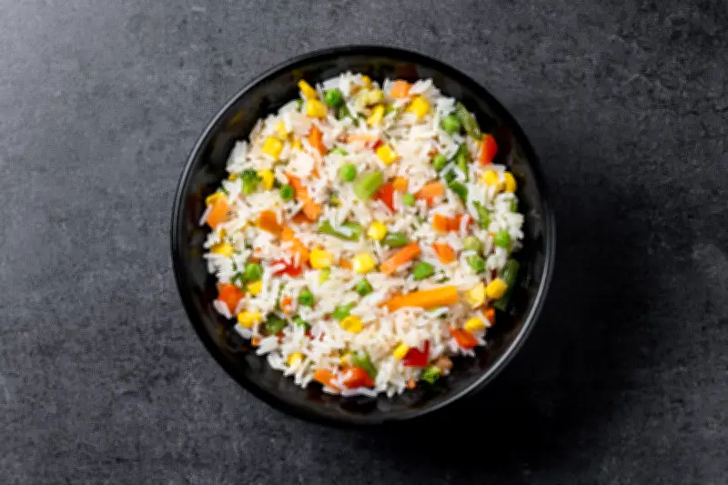 Arroz al vapor: la técnica culinaria que reduce calorías y potencia beneficios nutricionales