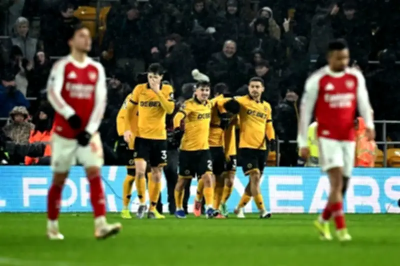 Arsenal deja escapar la victoria ante Wolves con empate en casa del rival