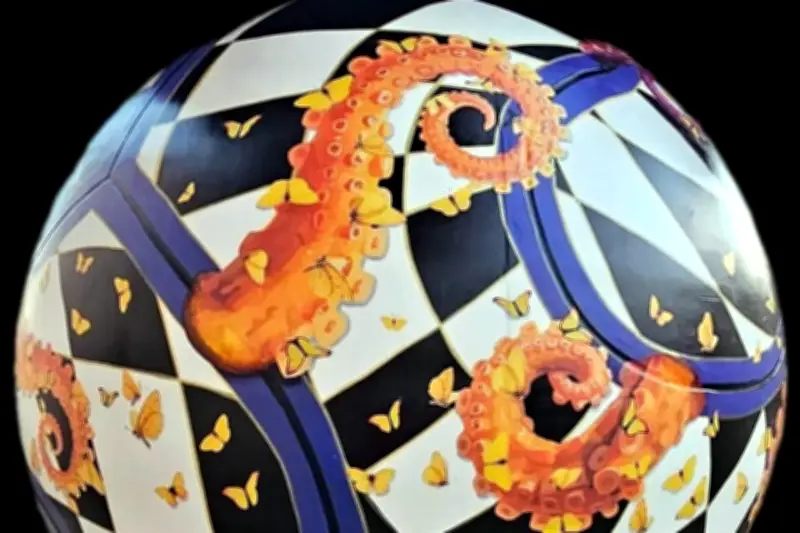 Arte y fútbol se fusionan en exposición que celebra la pasión mexicana por el balompié