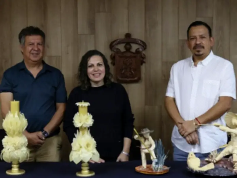 Artesano y familia Orozco preservan cerería tradicional de Jesús María, Jalisco