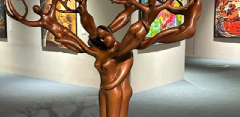 Artista mexicana Luz Mari Morales Abiega exhibe 'El Árbol de la Vida' en Bienal de Beijing