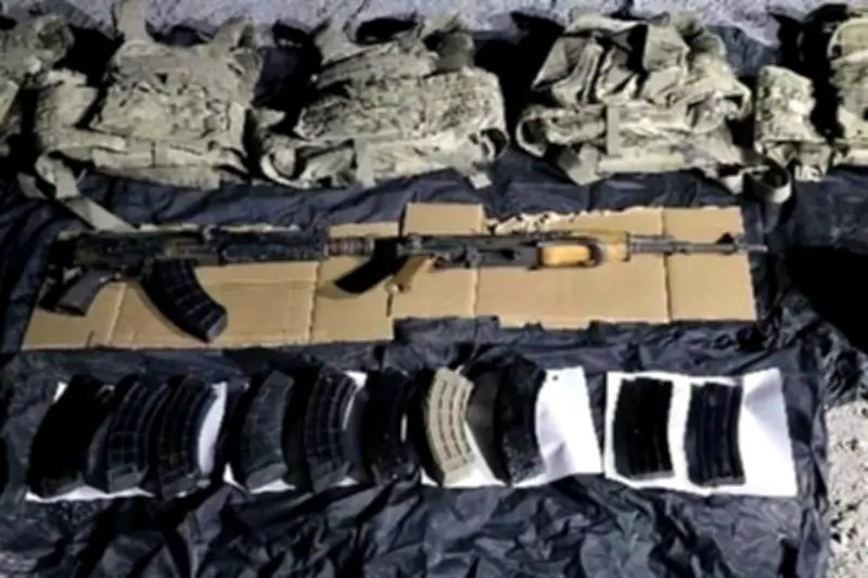 Aseguran Camioneta con Arsenal en Linares; Hallan Fusiles y Municiones