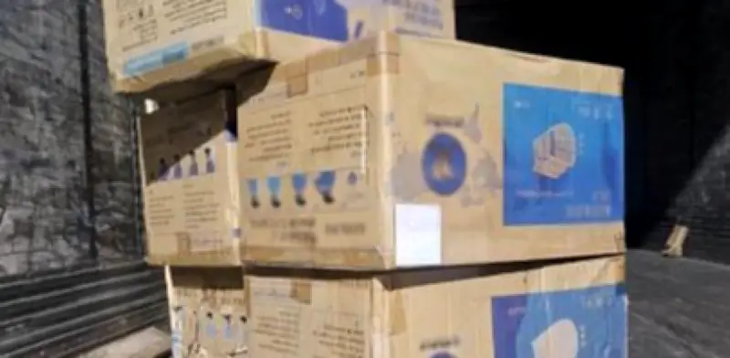 Aseguran cargamento masivo de cubrebocas vencidos en Iztacalco, CDMX