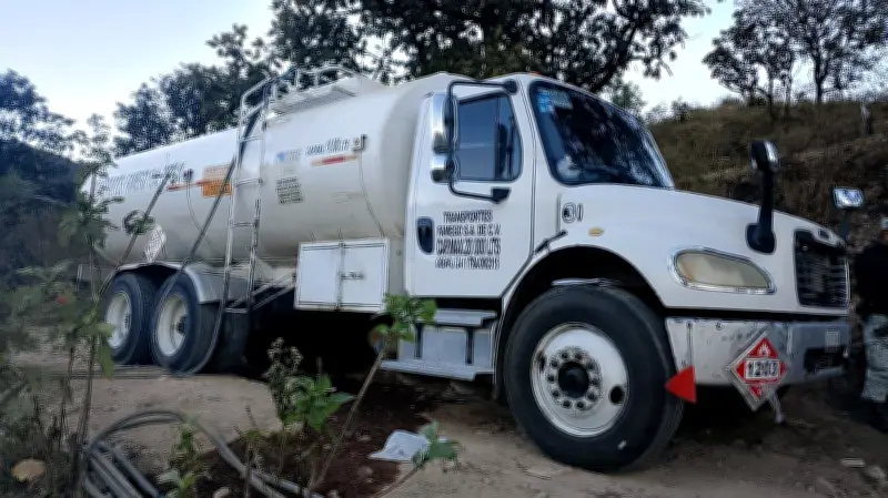 Aseguran toma clandestina y 20 mil litros de huachicol en Zapopan, Jalisco