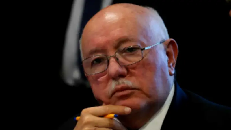 Auditor federal responde con '¿qué es eso?' a señalamientos sobre debilitamiento anticorrupción