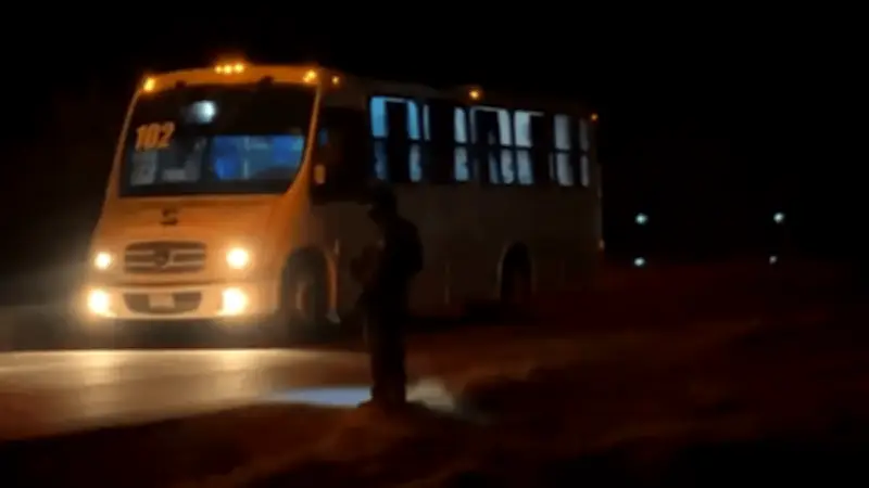 Autobús Abandonado y Encendido en Ciudad Valles Desata Alerta por Posible Secuestro