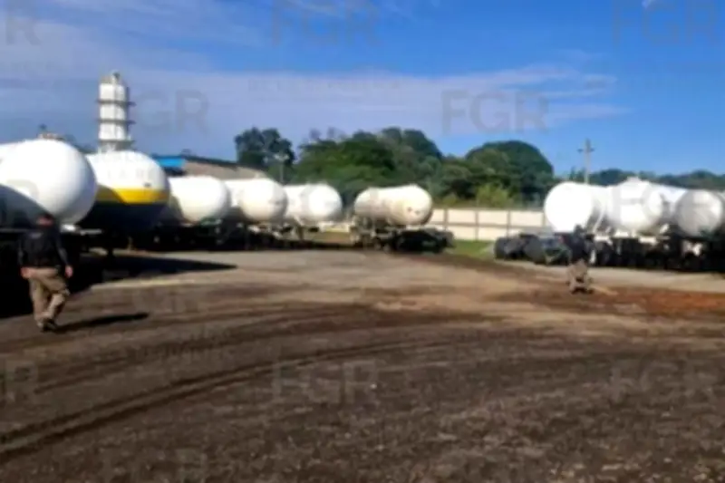 Autoridades aseguran 149 vehículos y 82 mil litros de hidrocarburo en operativo