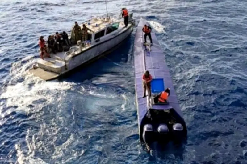 Autoridades aseguran narco-submarino en Colima con 4 toneladas de cocaína