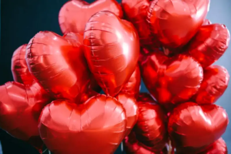 Autoridades del Metro piden evitar globos en San Valentín por riesgos de seguridad