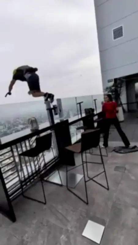 Autoridades investigan salto en paracaídas desde Hotel RIU en Guadalajara; buscan identidad