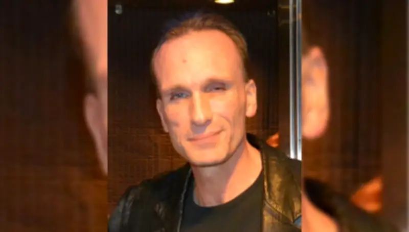 Autoridades Revelan que Peter Greene Murió por Disparo Accidental en su Hogar