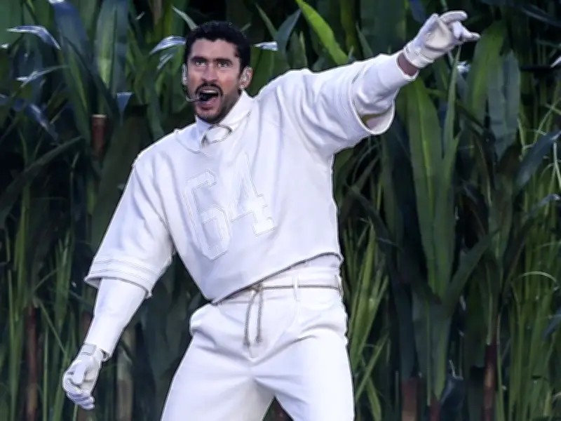 Bad Bunny desafía a Trump en el Super Bowl con espectáculo latino politizado